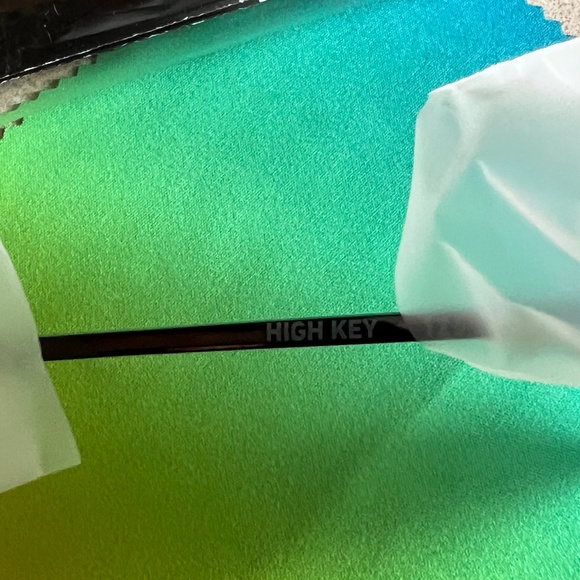 QUAY Australia High Key Sunglasses - Picture 5 of 7